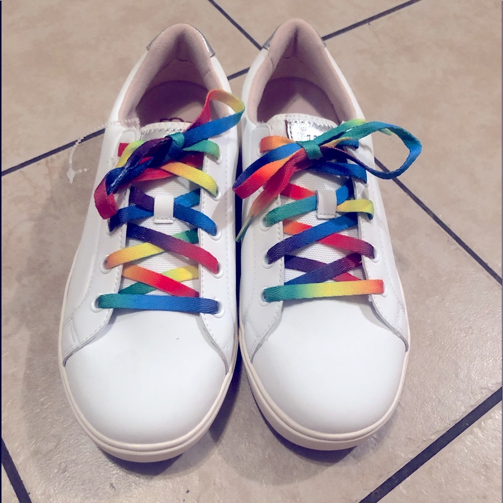 🔥Hot Kids UGG Zilo Sneakers🔥 NWT Size Kids 5